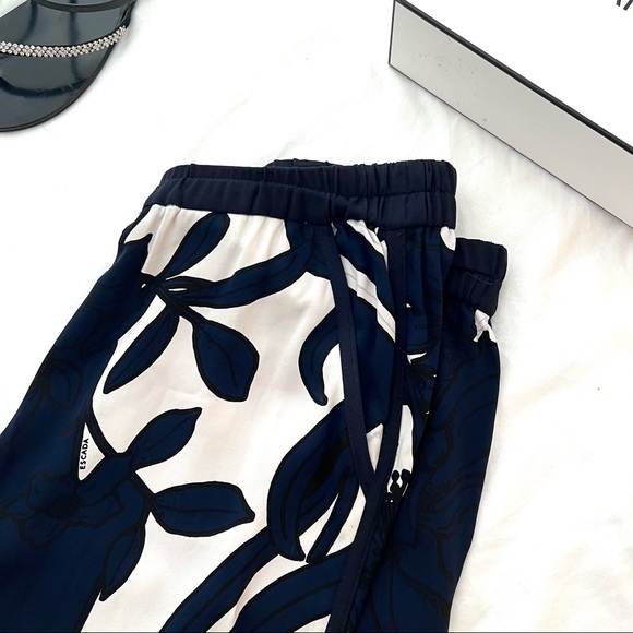 {escada} floral cropped trousers - Picture 2 of 3